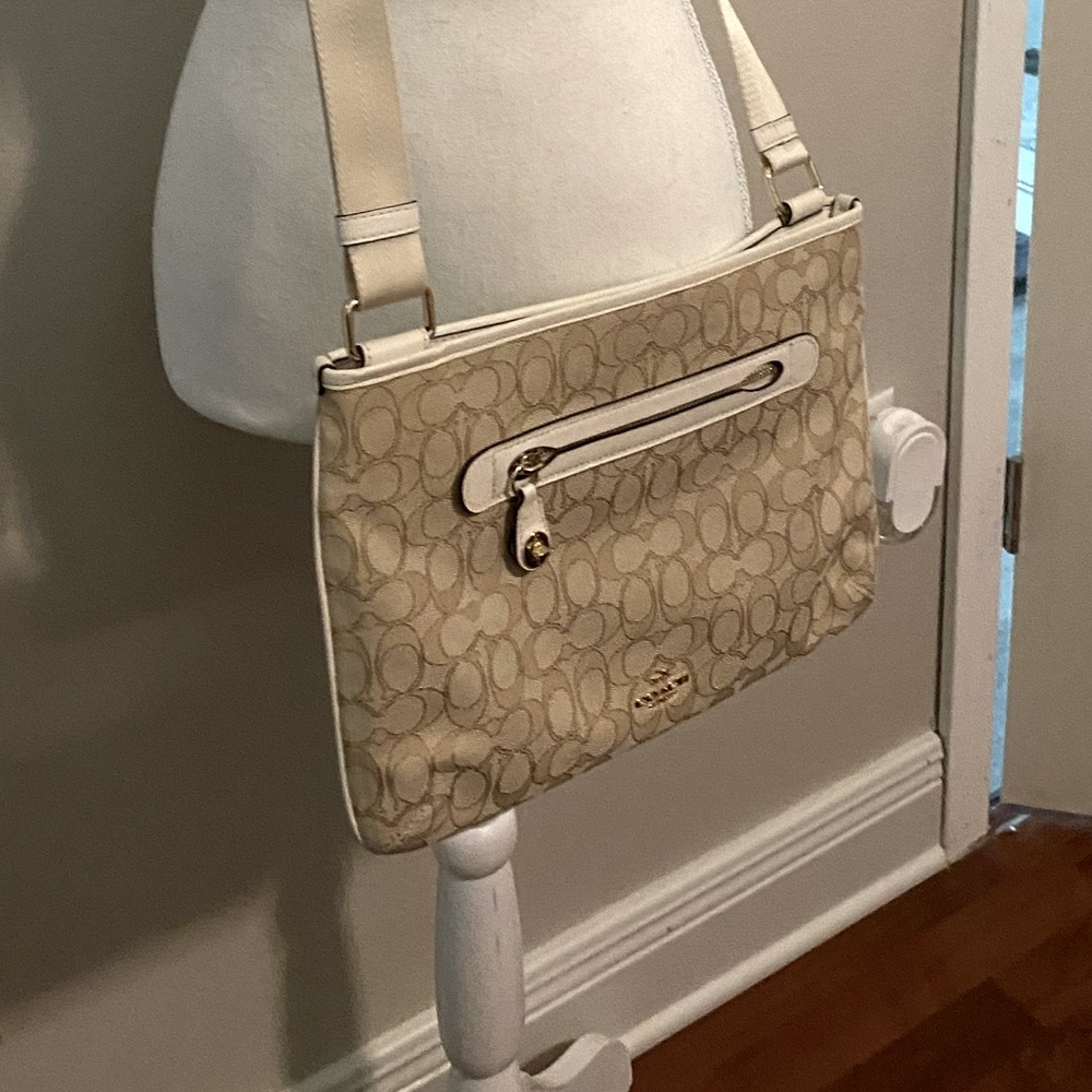 Coach crossbody bag great condition!